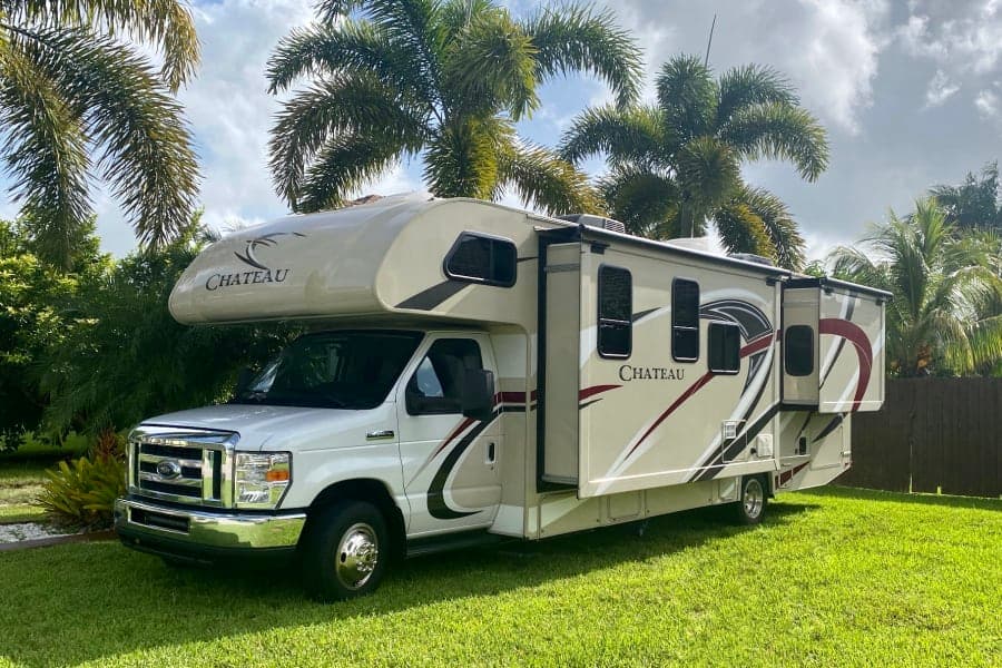 2018 Thor Motor Chateau 29G beauty Class C RV rental in Miami Florida — exterior