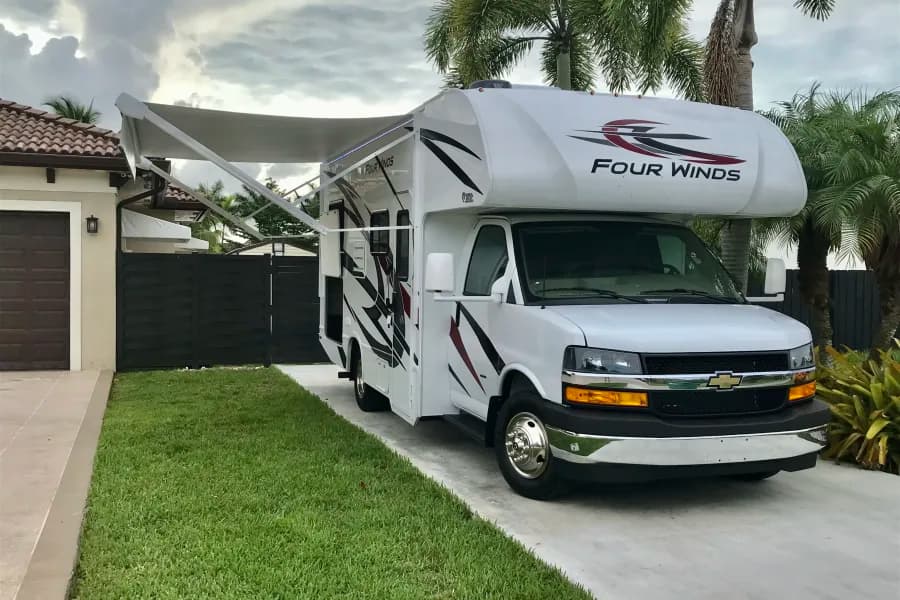 2021 Thor Motor coach Four winds 22E Beauty Class C RV rental in Miami Florida — exterior