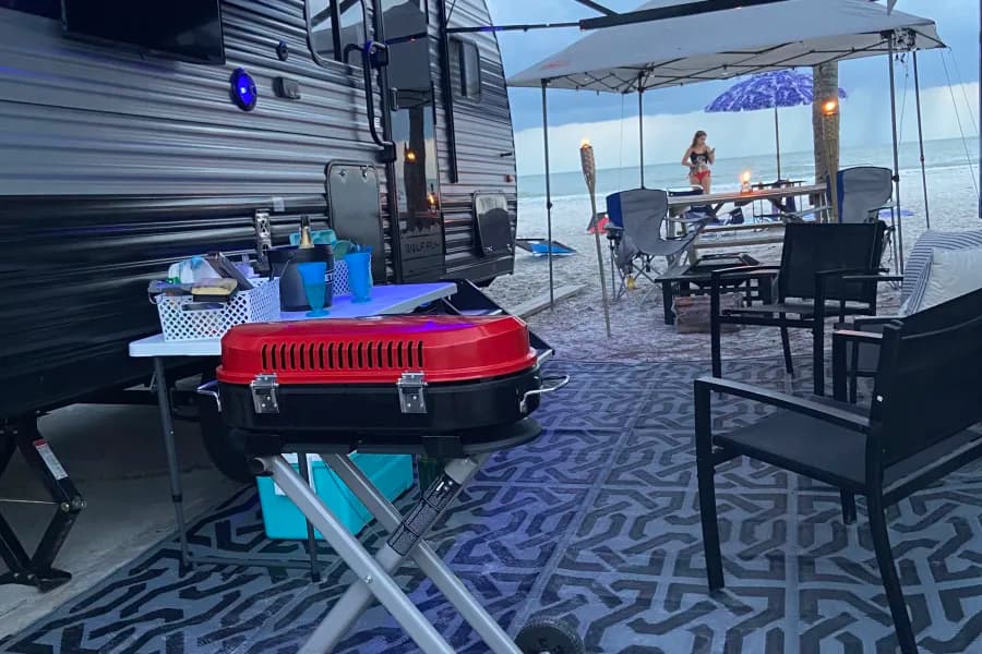 Get cozy, and stay a while. Travel Trailer RV rental in Miami Florida — exterior