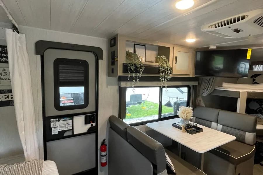"YHOW" MEET LINCOLN OUR GLAMP RV Travel Trailer RV rental in Miami Florida — exterior