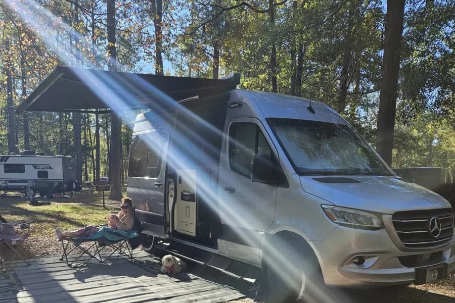 2022 Tiffin Cahaba Class B Adventure OASiS Class B RV rental in Miami Florida — exterior