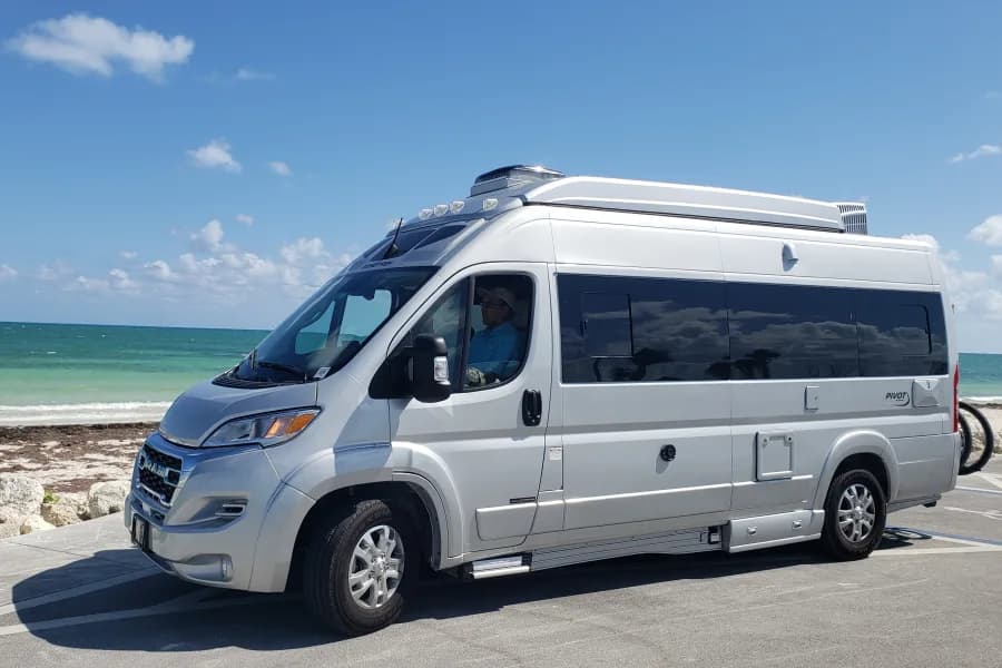 GRACE ROADTREK PIVOT SLUMBER - Voted Class B Of the Year for 2023! Class B RV rental in Miami Florida — exterior