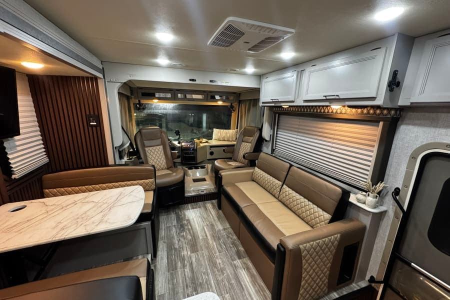 "YHOW" MEET THOR, OUR HIGH CLASS RV FOR 8 Class A RV rental in Miami Florida — exterior