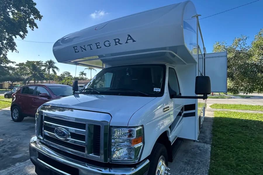 2025 Entegra Odyssey SE – Your Ultimate Adventure on Wheels! Class C RV rental in Miami Florida — exterior