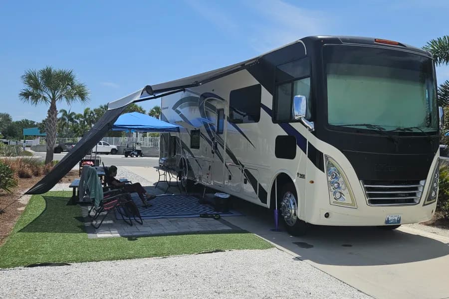 2023 Thor Windsport 34J Class A RV rental in Miami Florida — exterior