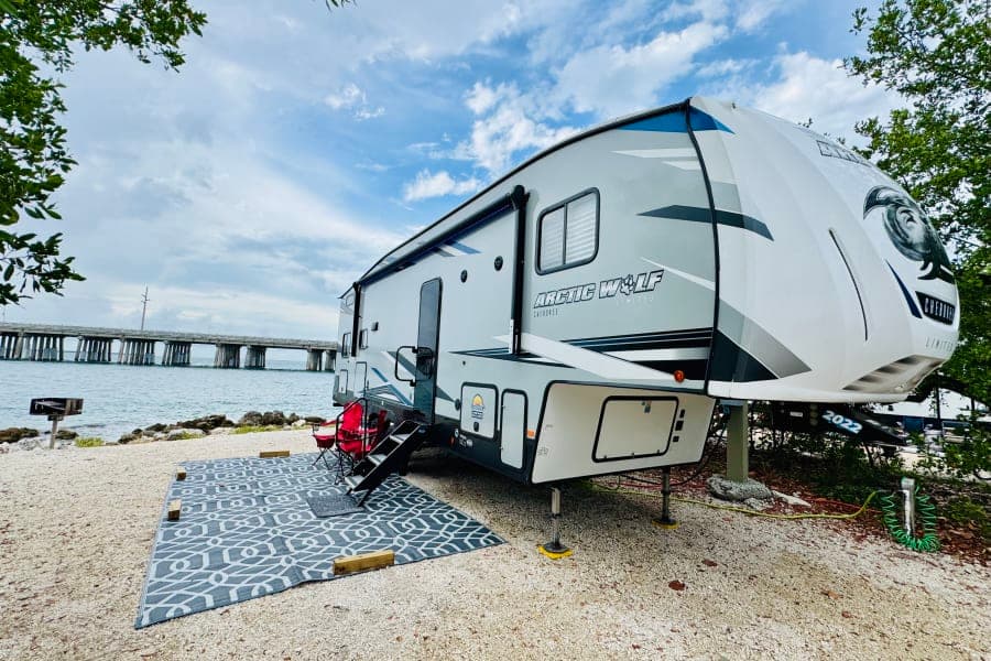 2022 Arctic Wolf 287BH Fifth-Wheel RV rental in Miami Florida — exterior