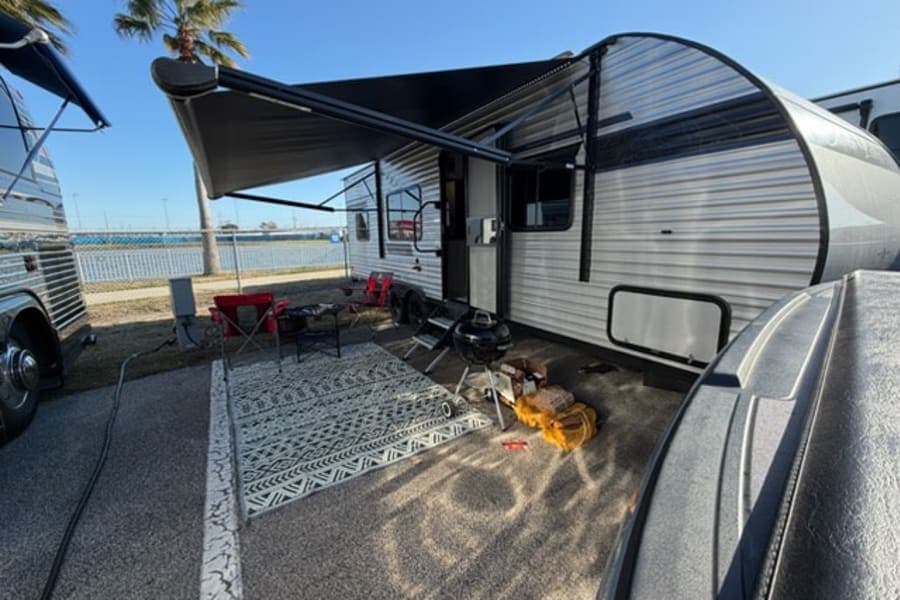 Ready for Summer – Modern 2024 Silver Lake… Travel Trailer RV rental in Miami Florida — exterior